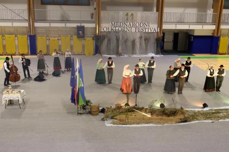 11. MEDNARODNI FOLKLORNI FESTIVAL RAKEK 17 FOTO LJUBO VUKELIČ